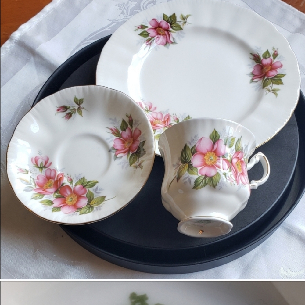 Paragon Tea Setting - Picture 4 of 6